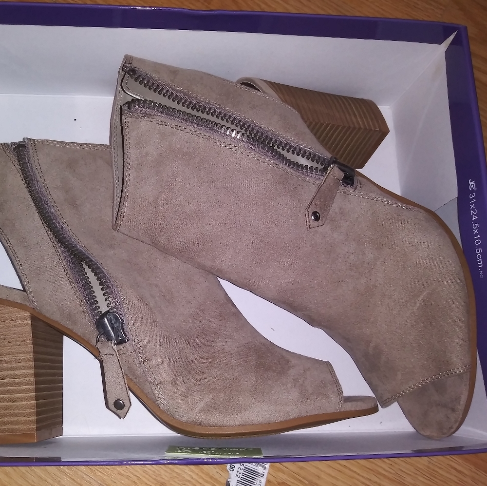 Womans size 11 boots